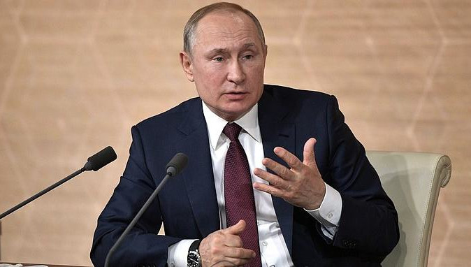 В эти минуты идёт закрытое совещание президента России Владимира Путина с правительством России.