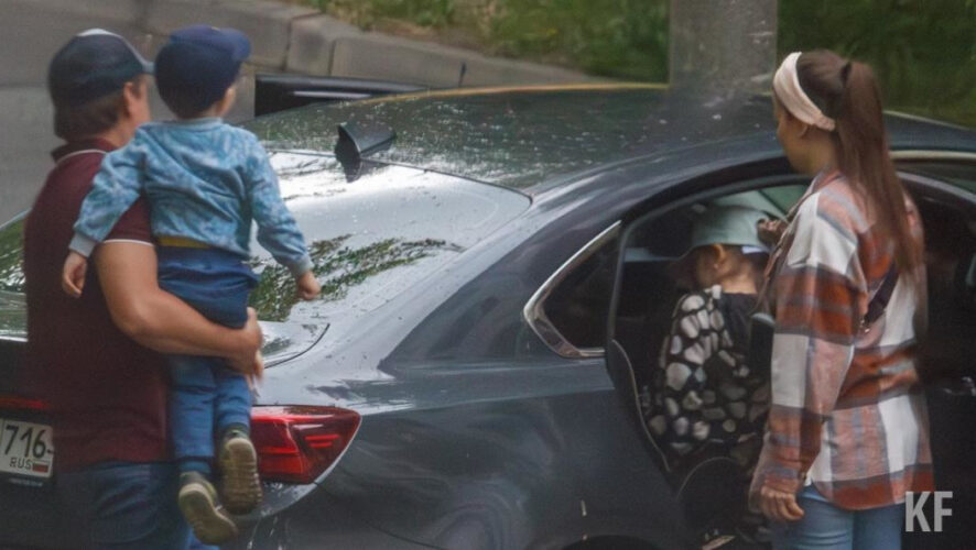 Потенциально возможный остаток денежных средств с двумя детьми после минимальных расходов в республике - 45 552 рубля.