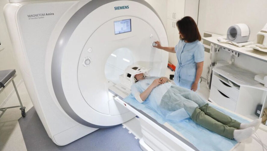 Оборудование монтировали в два этапа.