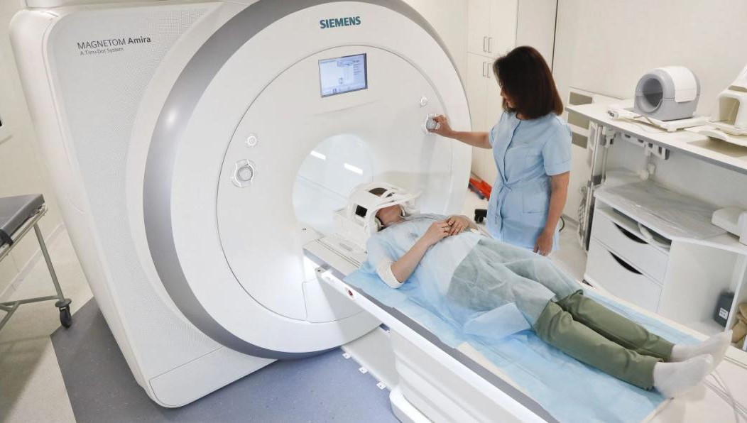 Оборудование монтировали в два этапа.