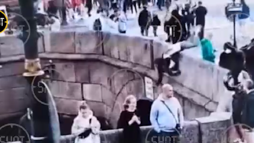 Инцидент попал на видео.