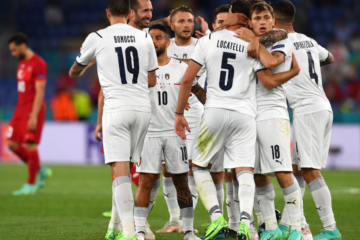 Итальянцы в Риме разгромили сборную Турции 3:0.