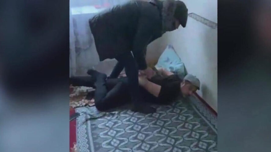 Вместо вечерних развлечений мужчина получил угрозы и потерял больше 16 тысяч рублей.