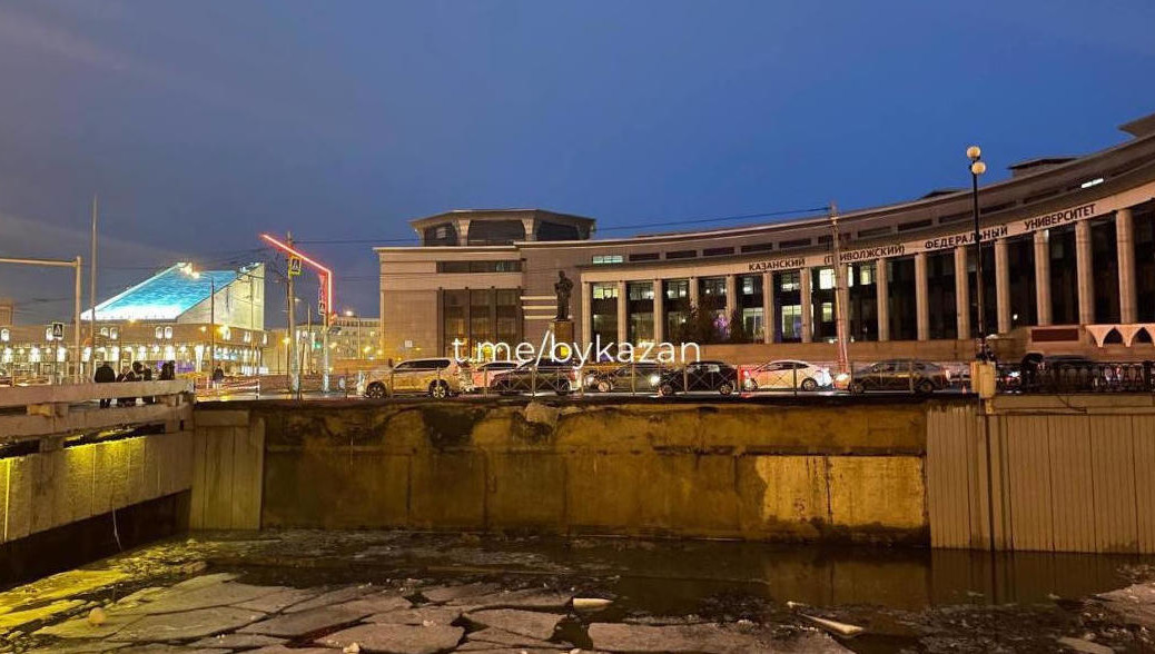 Она обрушилась из-за износа металлических деталей.