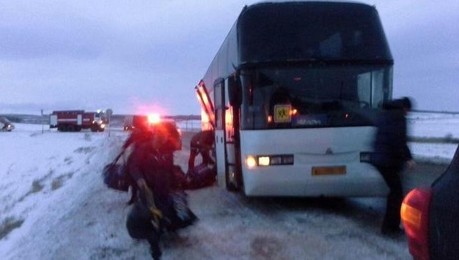 ​Авария с участием грузовика Volvo и автобуса Neoplan с детьми в салоне произошла в Мензелинском районе Татарстана