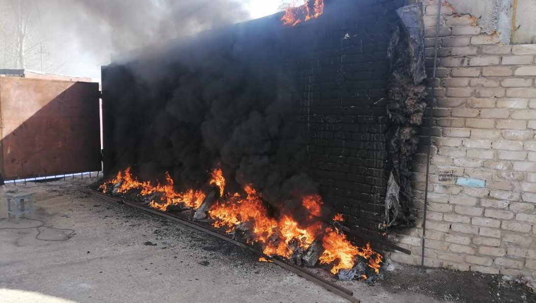 Сообщение огнеборцам поступило от очевидца.