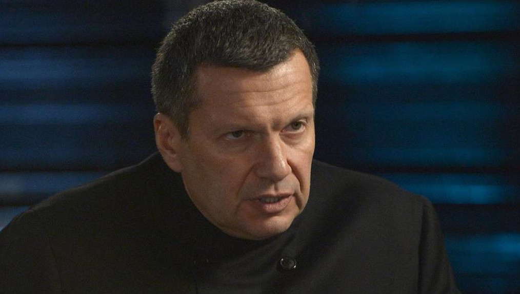 Во время обысков найдены самодельное взрывное устройство и поддельные украинские паспорта.