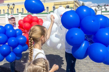 Они связны с празднованием Дня России.