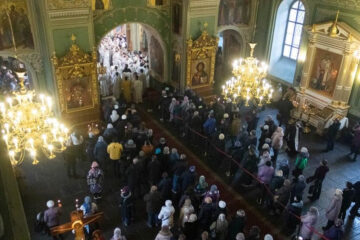 За ночным богослужением вознесут сугубые молитвы о российском воинстве и о мире.