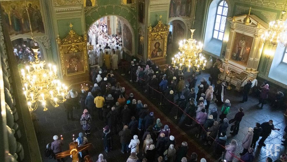 За ночным богослужением вознесут сугубые молитвы о российском воинстве и о мире.