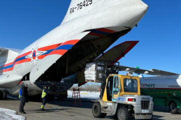 Из республики на помощь в пострадавшие регионы отправился первый самолет с гуманитарной помощью весом 35 тонн.