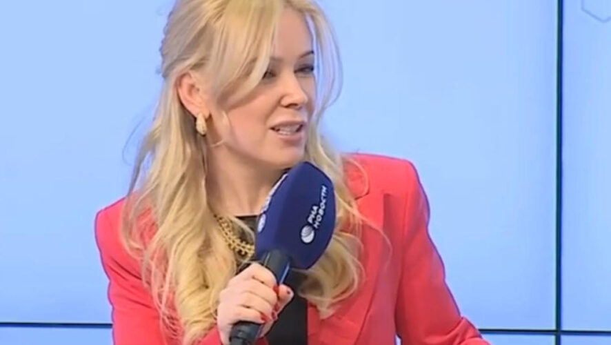 Блогера обвиняют от уклонении от уплаты налогов на сумму в 918 миллионов рублей.