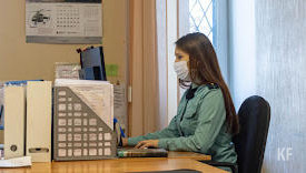 Женщина накопила долгов по налогам на 420 тысяч рублей.