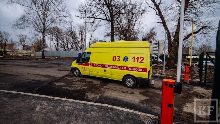 С повреждением связок лучезапястного сустава доставили в больницу скорой медпомощи Набережных Челнов 36-летнюю женщину — она упала в автобусе