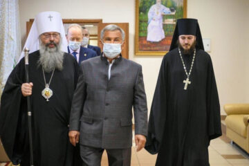Президент Татарстана приехал в Епархиальное Управление Казанской Епархии для встречи с архиереями Татарстанской митрополии.
