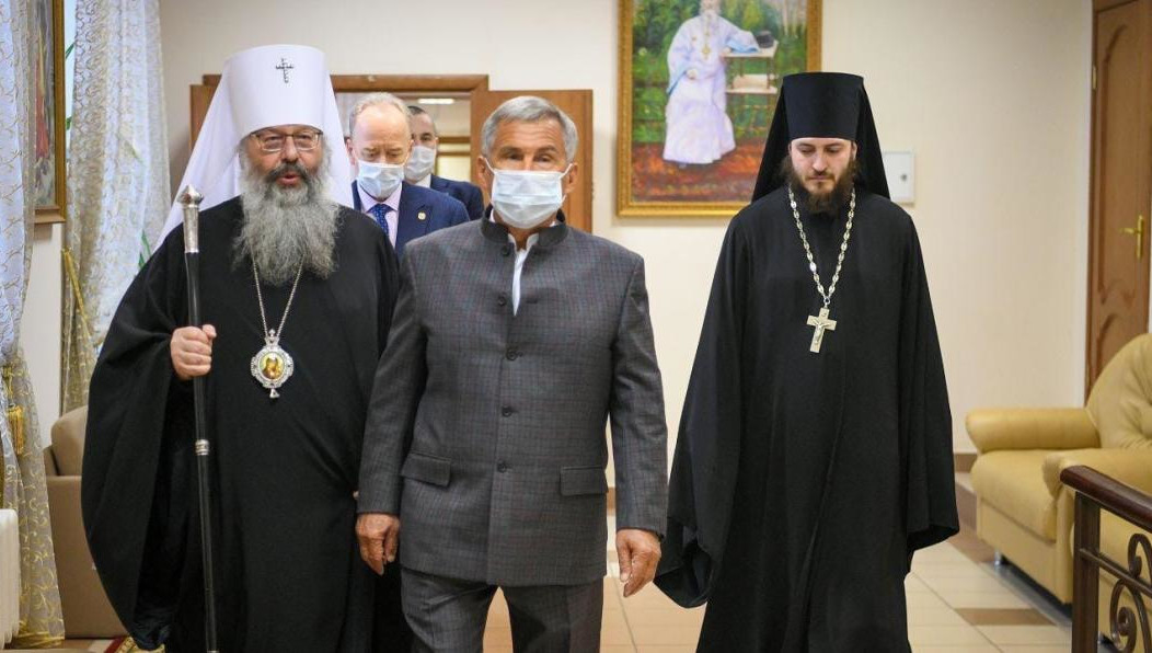 Президент Татарстана приехал в Епархиальное Управление Казанской Епархии для встречи с архиереями Татарстанской митрополии.