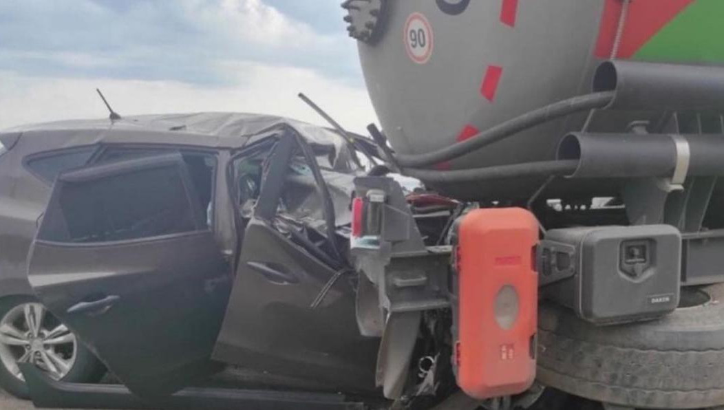 Мужчина на скорости влетел в газовоз.