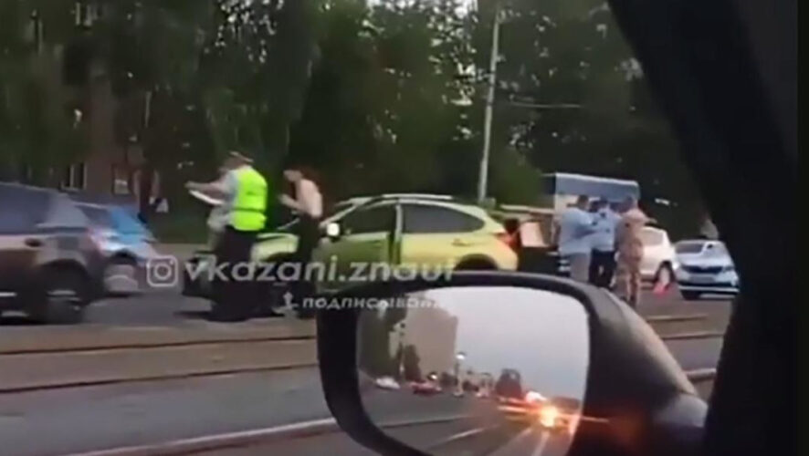 Горе-водителя доставили в отдел полиции.