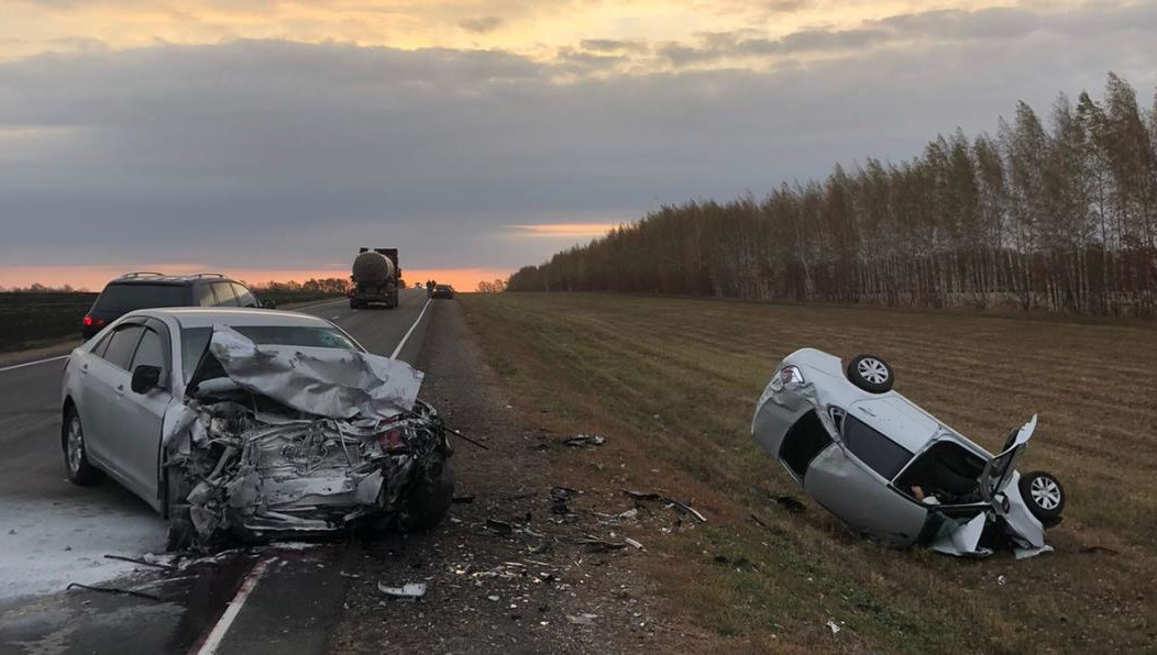 Иномарка столкнулась с отечественным авто.