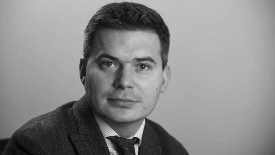 Мужчина выпал с корабля во время прогулки по морю.