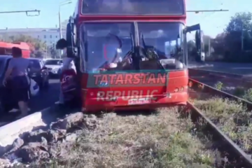 Транспорт был забит пассажирами.