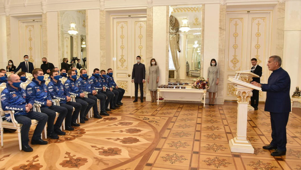 Президент Татарстана встретился с командой победителей в Казанском Кремле.