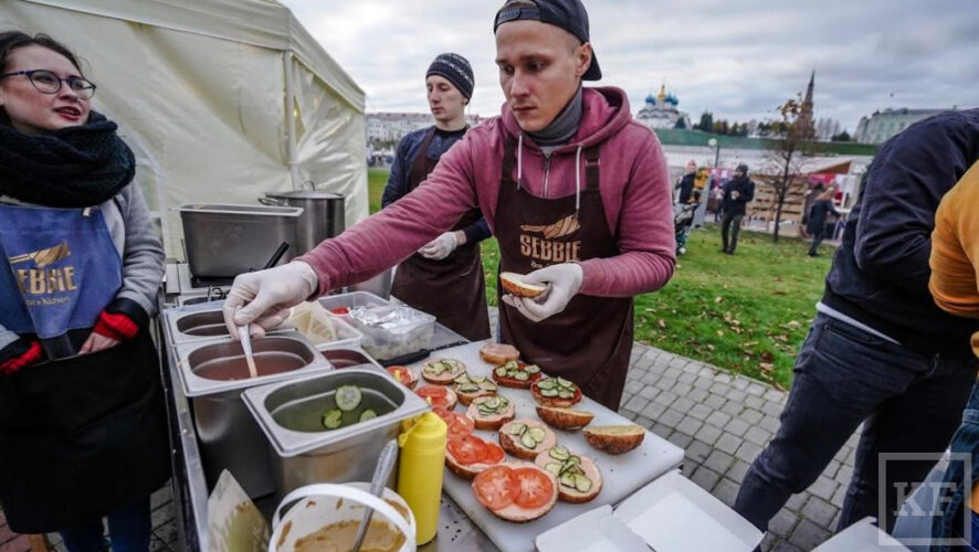 Достаток жителей российских городов подсчитали с помощью еды.