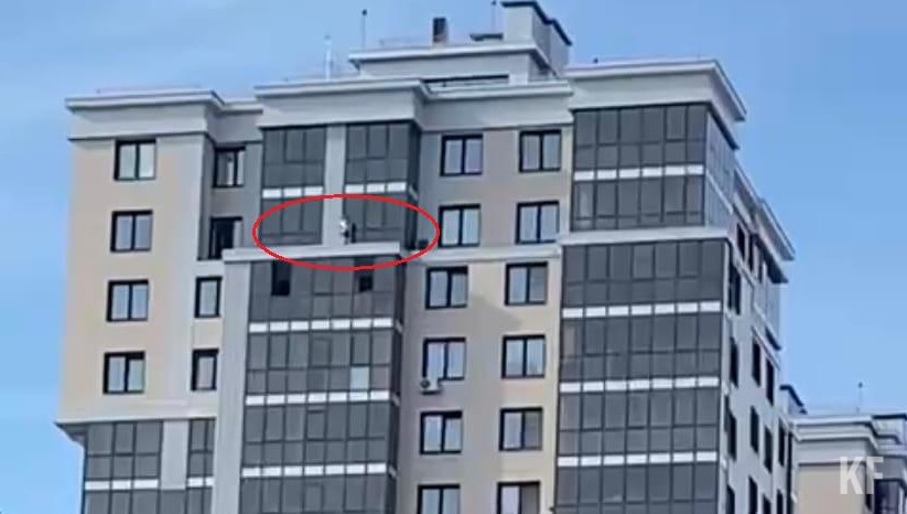 Шокированные очевидцы вызвали полицию.