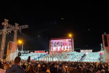 Отпраздновать День Победы собрались тысячи казанцев и гостей республики. Все они исполнили гимны России и Татарстана