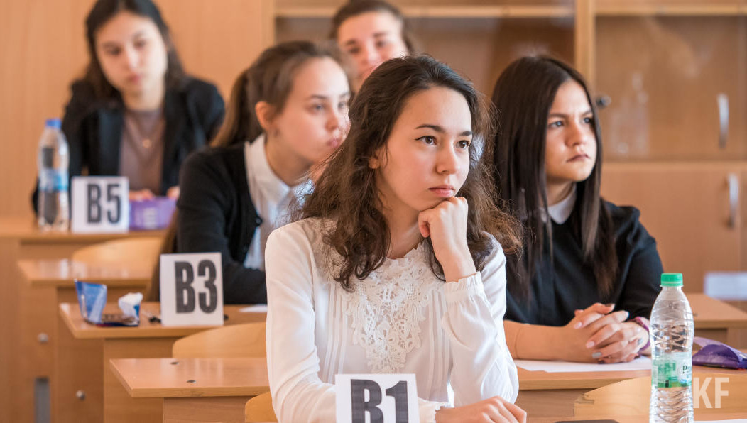 Выпускники прошлых лет будут сдавать экзамены в другие дни.