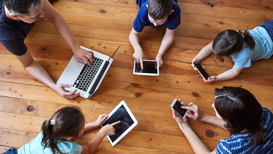 Жители республики перешли на девайсы с быстрым интернетом. Количество смартфонов с поддержкой технологии 4G (LTE) за год увеличилось на 32%. Самыми популярными скоростными моделями стали Huawei Honor 10 Lite