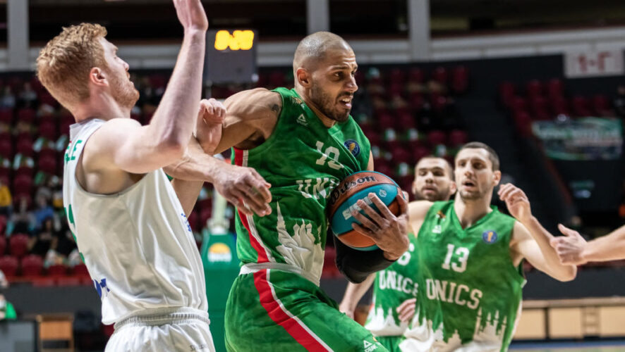 Американский игрок провёл в казанском клубе один сезон.