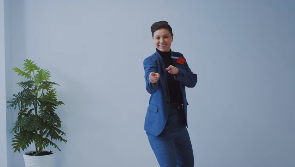 Ролик называется &laquo;Investor&rsquo;s best guiDANCE&raquo;.