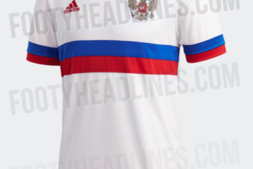 Поперек белой футболки будут проходить полоски российского флага.