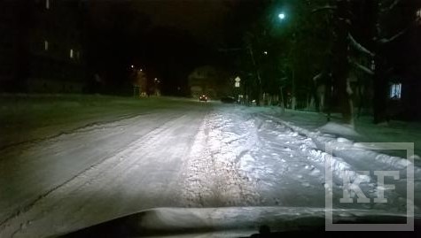 На занесенные снегом дороги Бугульмы местные автомобилисты жалуются в течение последних двух дней в «Народный контроль». По их словам