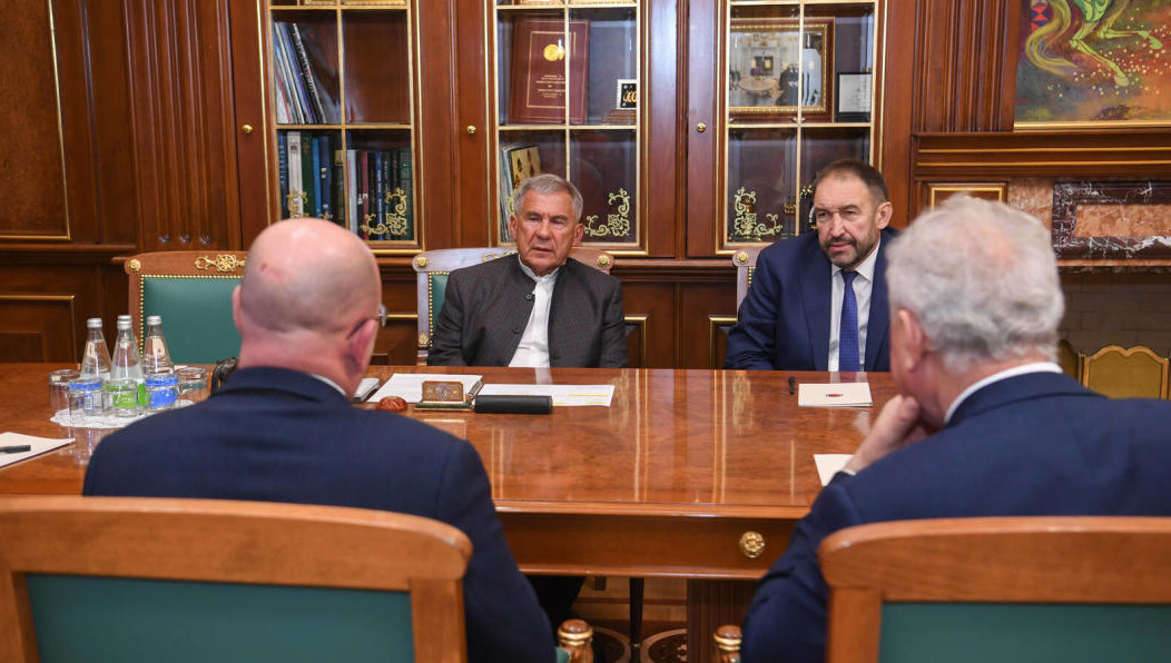 Стороны обсудили вопросы о развитии предприятия.