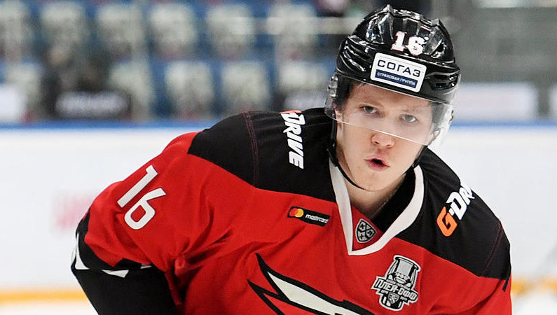 Нападающего омского клуба осудили болельщики.