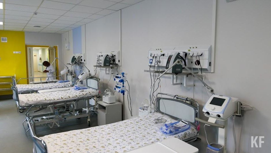 Когда малыша передали неонатологам и детским реаниматологам