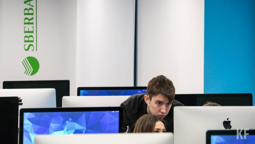 Также неполадки коснулись&nbsp;и операций по переводу средств и работы мобильного приложения.