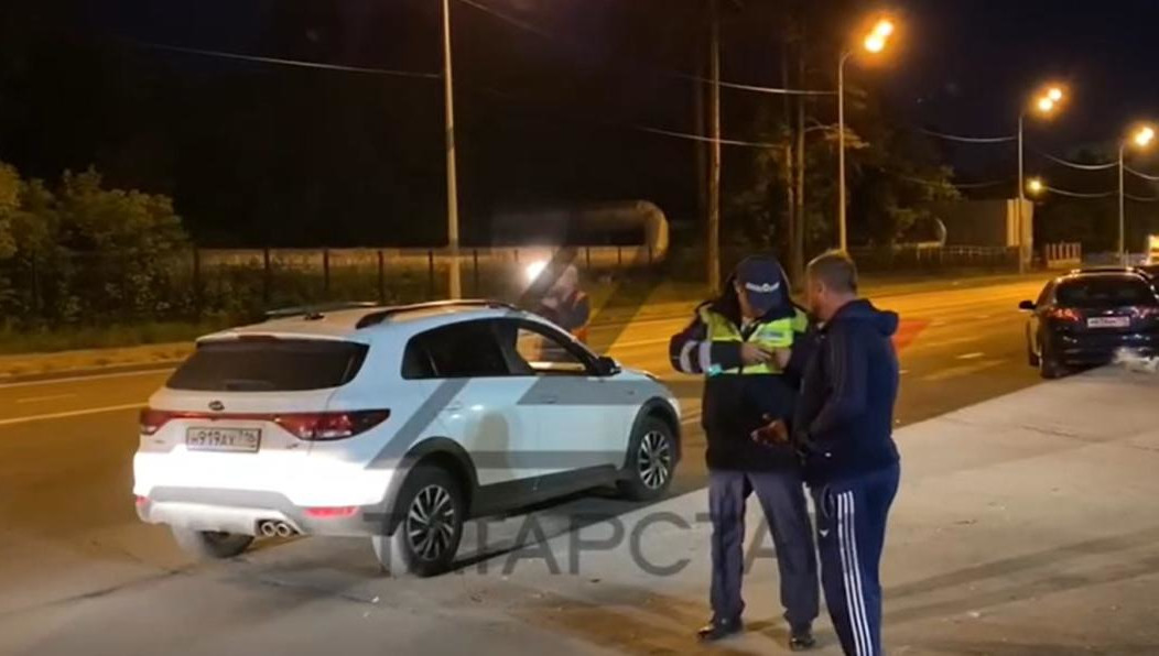 Водитель якобы отказался везти пьяных супругов в ночью в «Сухую Реку».