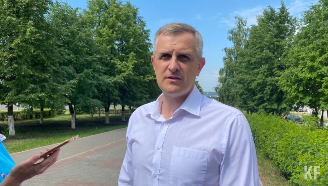 В качестве компромисса исполком предлагает местным архитекторам принять участие в выборе цветовой гаммы.