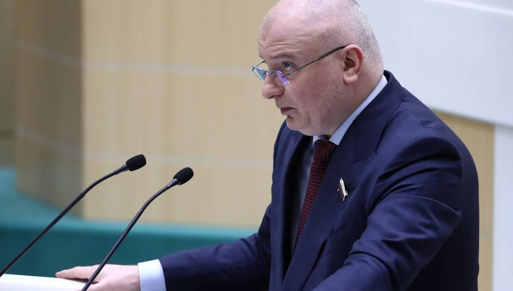 По словам сенатора