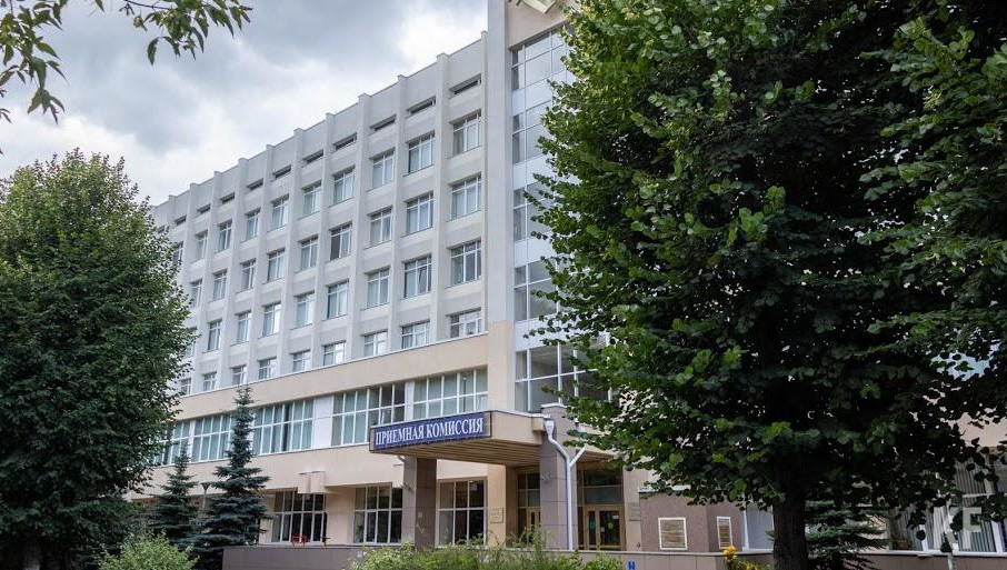 Преподаватели считают недопустимыми татуировки и дреды в стенах учебного заведения.