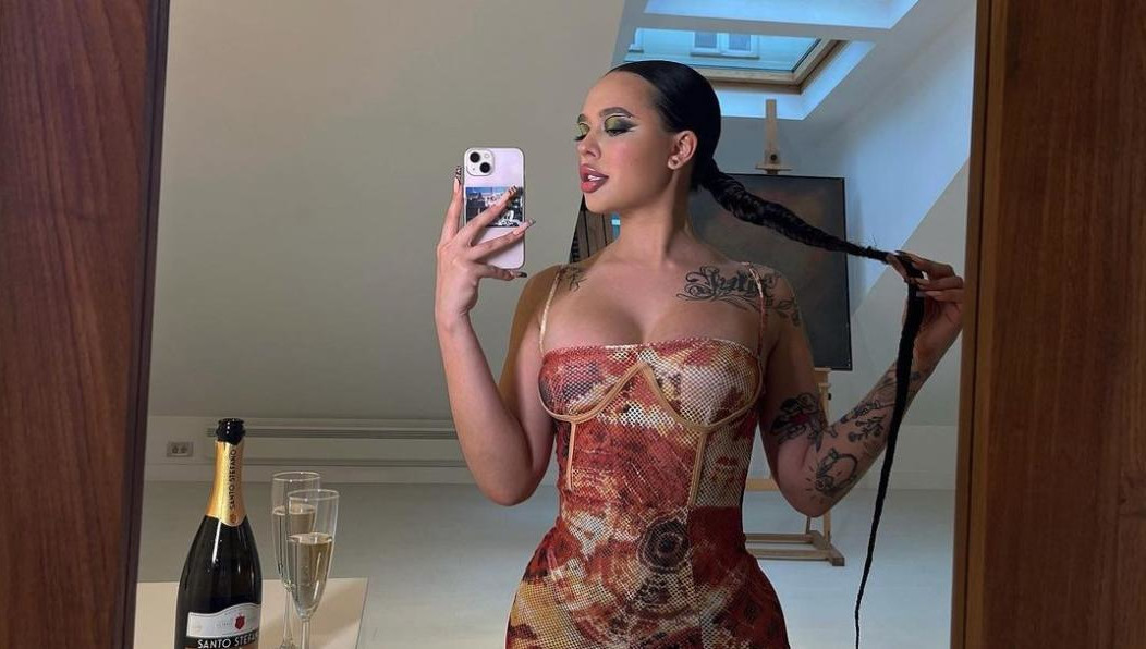 С таким обращением к генпрокурору обратились представители общественного центра по защите традиционных семейных ценностей.