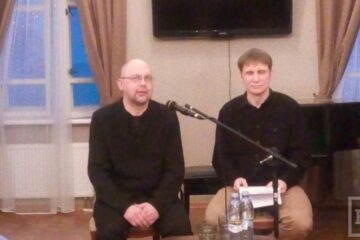 В Казани проходит встреча писателя Алексея Иванова со своими читателями. Площадкой для мероприятия выступил Дом Аксенова.