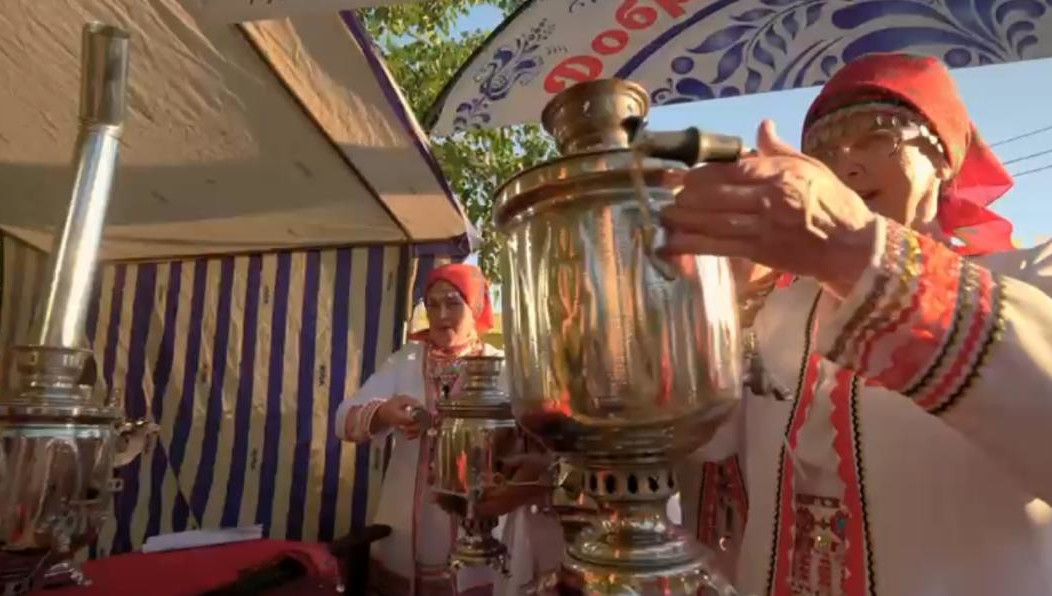 Любой желающий может попробовать себя в интересном ремесле.