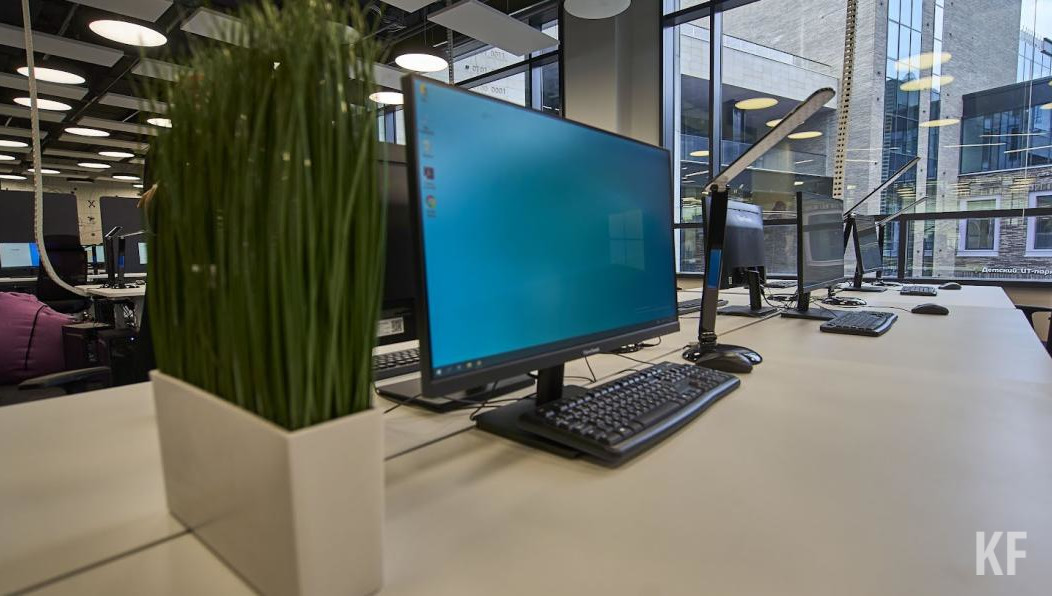 За ненормированный рабочий день по закону можно взять не менее трех дней отдыха.