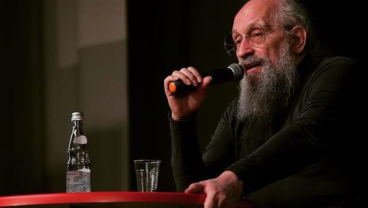 Гостем игры от Нурали Латыпова стал Анатолий Вассерман.