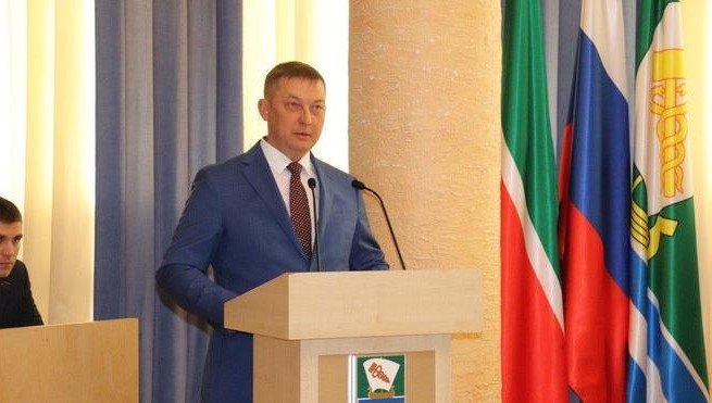 Чиновник переезжает в Москву.