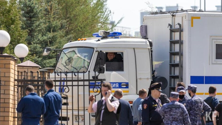 Девятиклассника доставили в полицию.